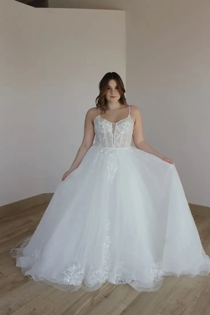 Robe de Mariée Blanche Trapèze à Bretelles Spaghetti et Traîne en Dentelle, Corset Perlé, en Tulle, pour Patients, Style Boho, Été 2024