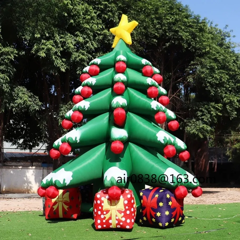Vijf gelaagde opblaasbare kerstboom met ballen en geschenken Binnen Buiten Decoratie Grote kunstkerstboom voor vakantie
