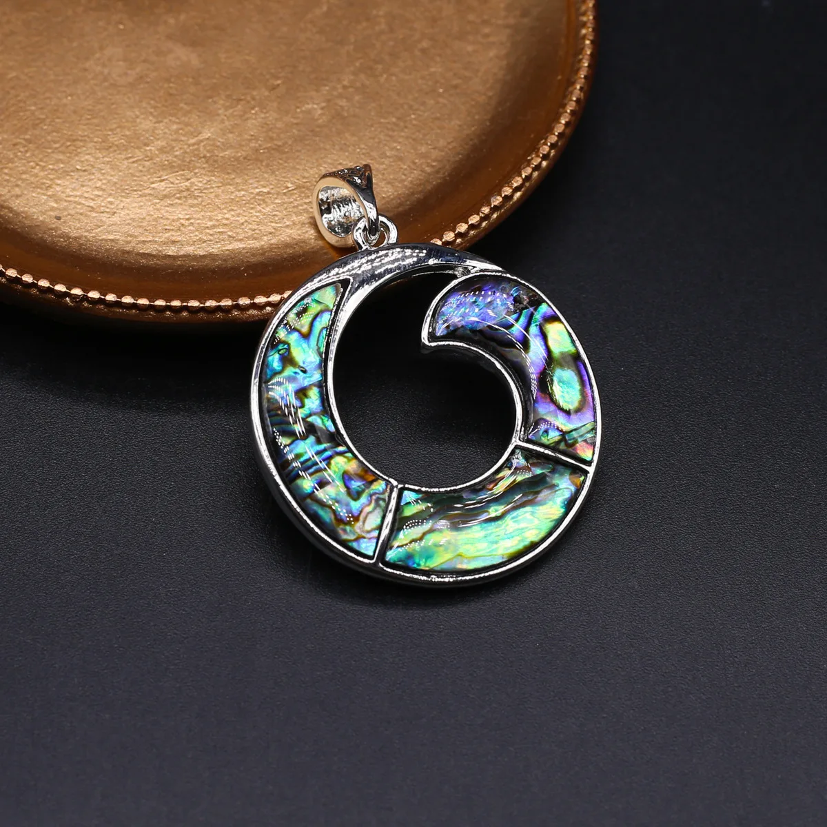 Directly from the manufacturer Cross-border Internet celebrity popular alloy inlaid New Zealand abalone shell DIY hollow round p