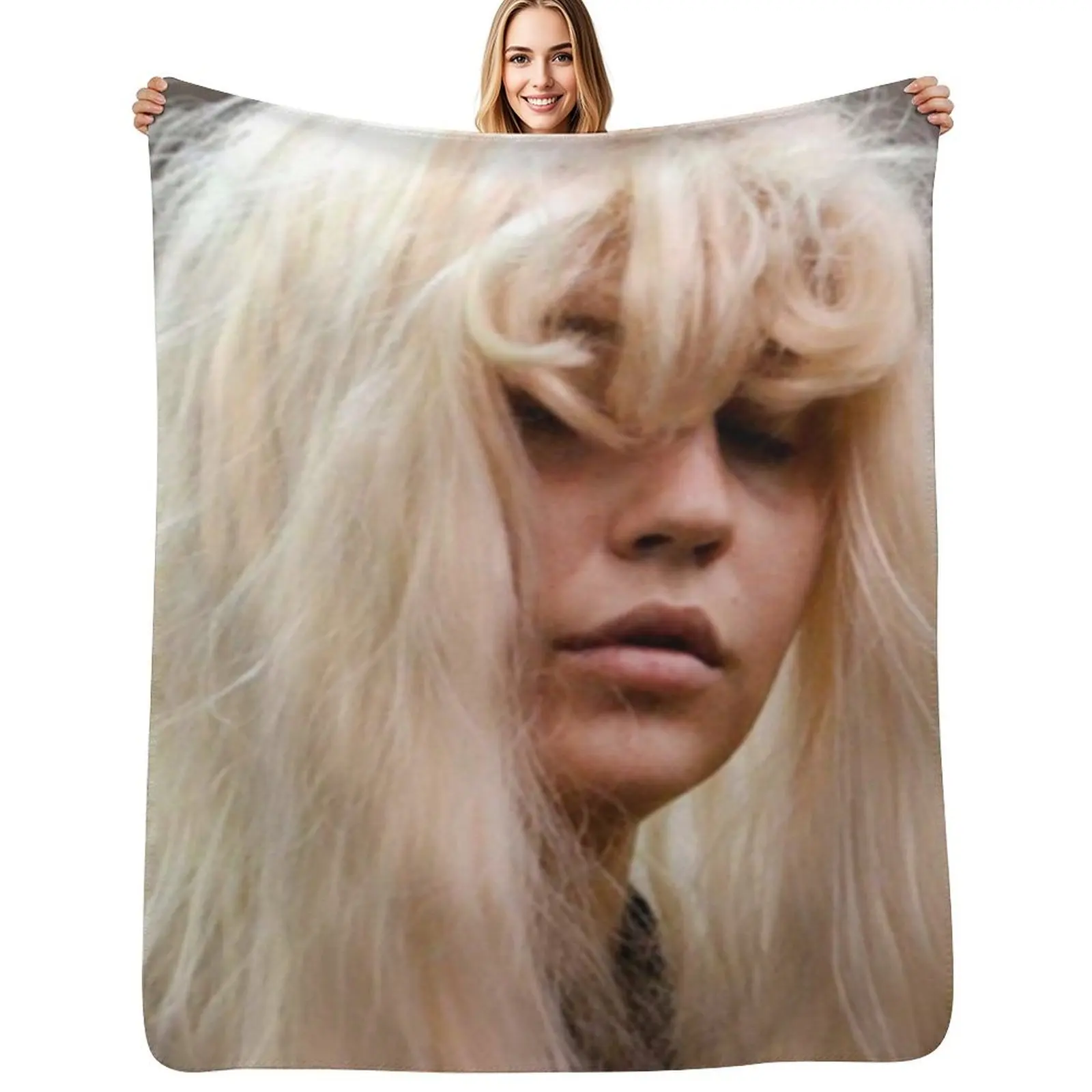 

Amanda Bynes in Court Throw Blanket Decorative Soft Throw Blanket for Couch Sofa
