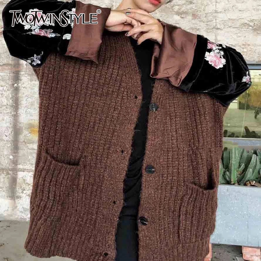 

TWOTWINSTYLE базовый свитер с вышивкой кофе, женский свободный повседневный свитер с v-образным вырезом и длинными рукавами, зимний стиль, новинка