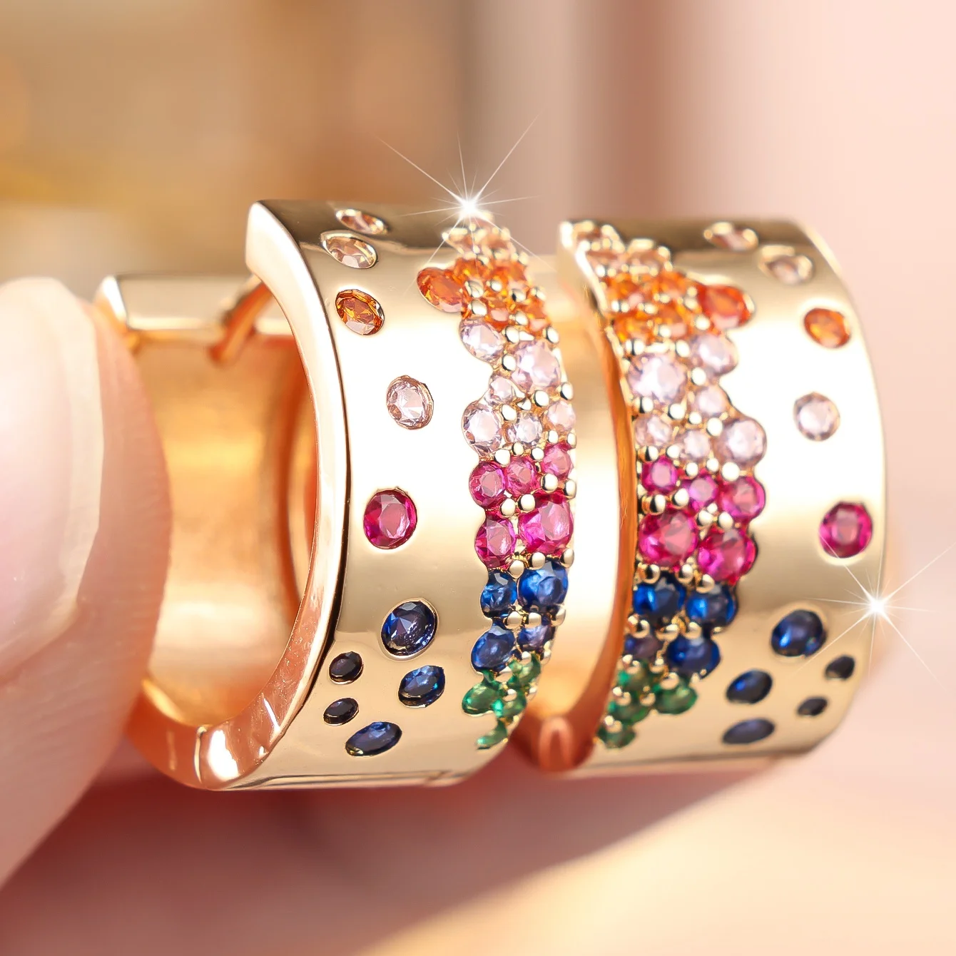 Kleine Runde Niedliche Damen-Regenbogen-Zirkon-Stein-Creolen für Frauen Vintage Goldfarben Hochzeitsschmuck