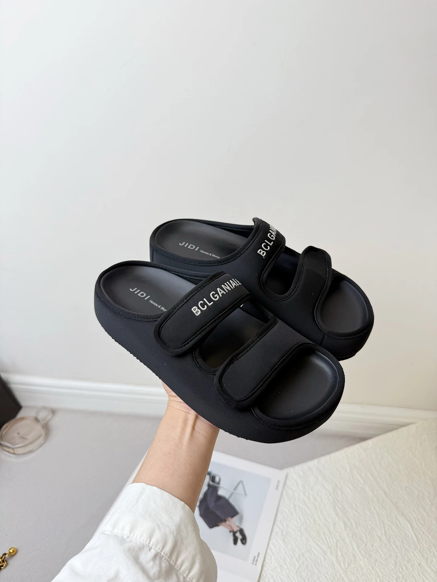 sandali-estivi-da-donna-con-suola-spessa-antiscivolo-comodi-e-versatili-stile-casual-nero-aumentano-l'altezza