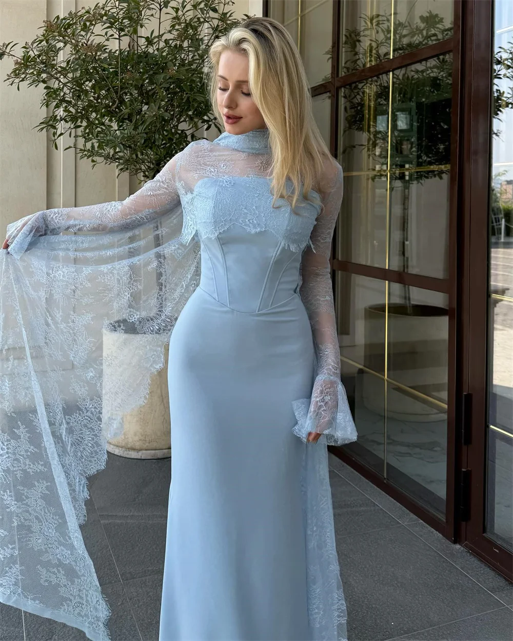 キャシー カスタム ブルー ホルターネック レース プロムドレス シース ロングスリーブ 花嫁衣装 レースアップ マキシ丈 フォーマル イブニング 2025