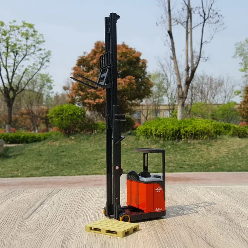 1:25 Scale Linde R14 R16S Electric Reach Stacker Alloy Forklift Static Model