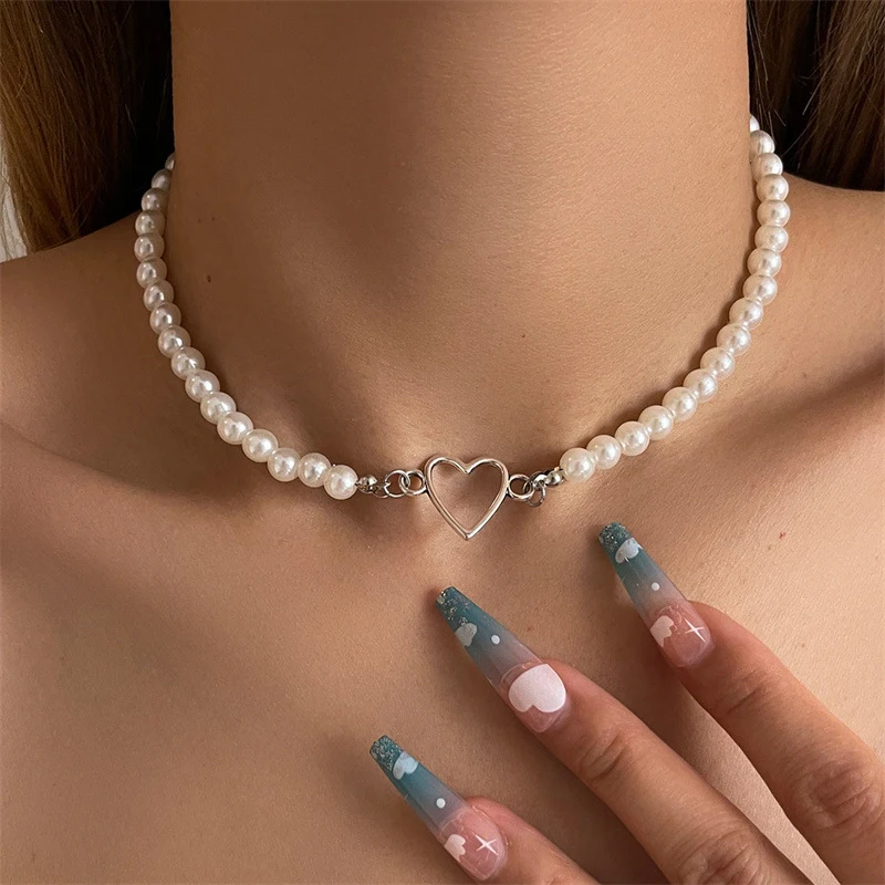 Trendy Hollow Love Heart Pearl Necklace For Women Personality Vintage Fashion Clavicle Chain Accessories Party Gift