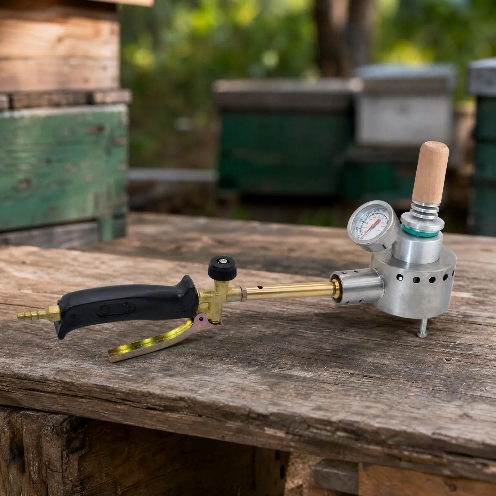 Beekeeping Vaporizer Oxalic Acid Applicator with Wooden Handle Brass Hose Fitting for Langstroth Hive Stand