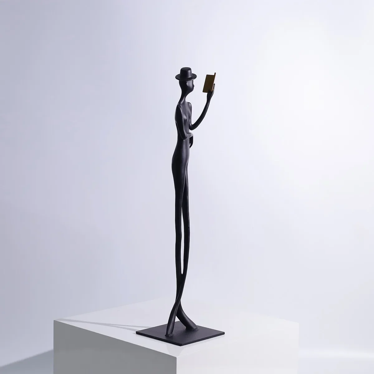Metal Handicraft Abstract Figure Sculpture Black Gentleman Reads Top Hatter Decorative Figurines Home Decoration Accessories