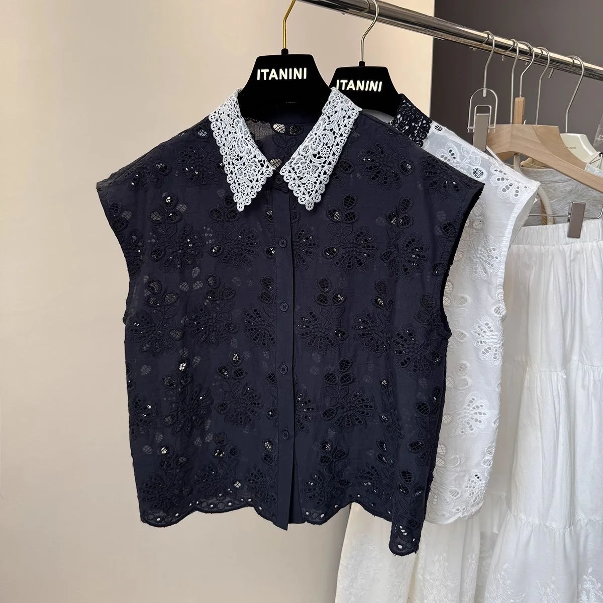 

Elegant Lace Collar Floral Embroidery Sleeveless Shirt for Women Summer New Style Breathable Loose Fit Neck Casual Shirt