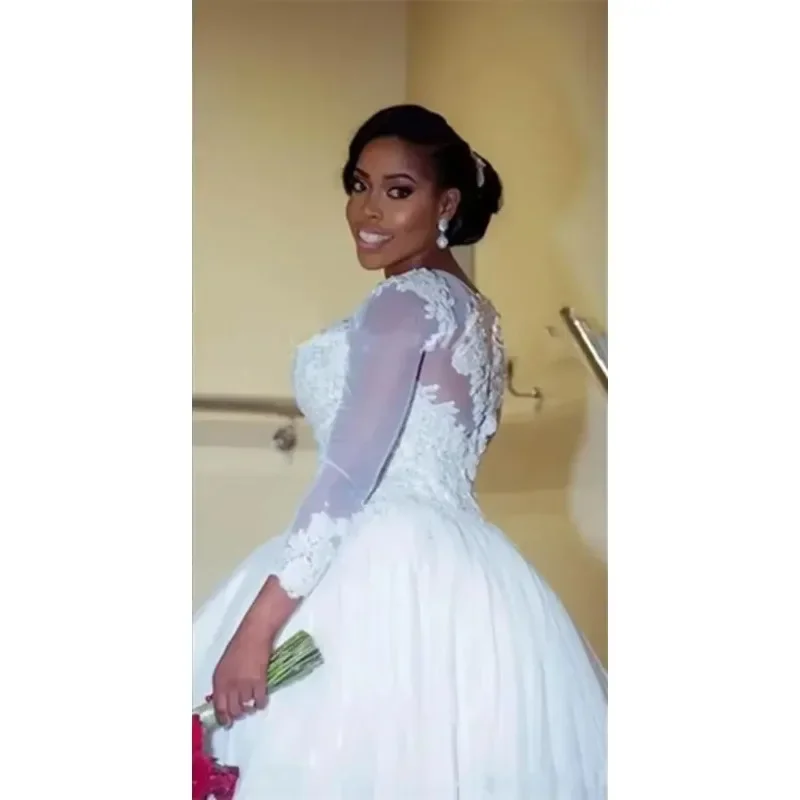 Maßgeschneidertes, transparentes Halsausschnitt, lange Ärmel, Juwelenapplikationen, Reißverschluss, maßgeschneidertes Ballkleid-Hochzeitskleid, Brautmode, Spitze in Übergröße