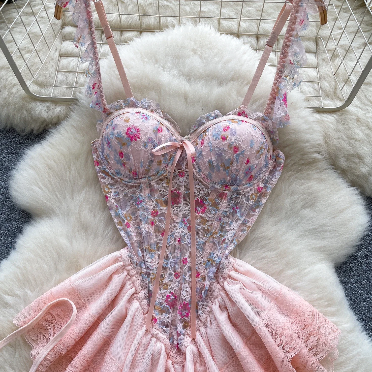 Koronkowa sukienka erotyczna typu mini, bez rękawów, z siateczki, modelująca sylwetkę, z kwiatowym wzorem, nowa, na ramiączkach, typu gorset, bielizna nocna.