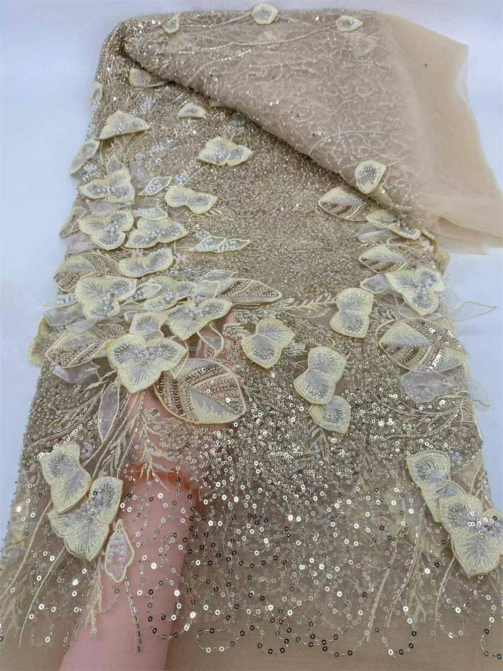 Tessuto di pizzo africano con perline 2025 Bellissimo pizzo francese a rete Tessuti di pizzo nigeriano con paillettes per abito da festa di nozze da donna
