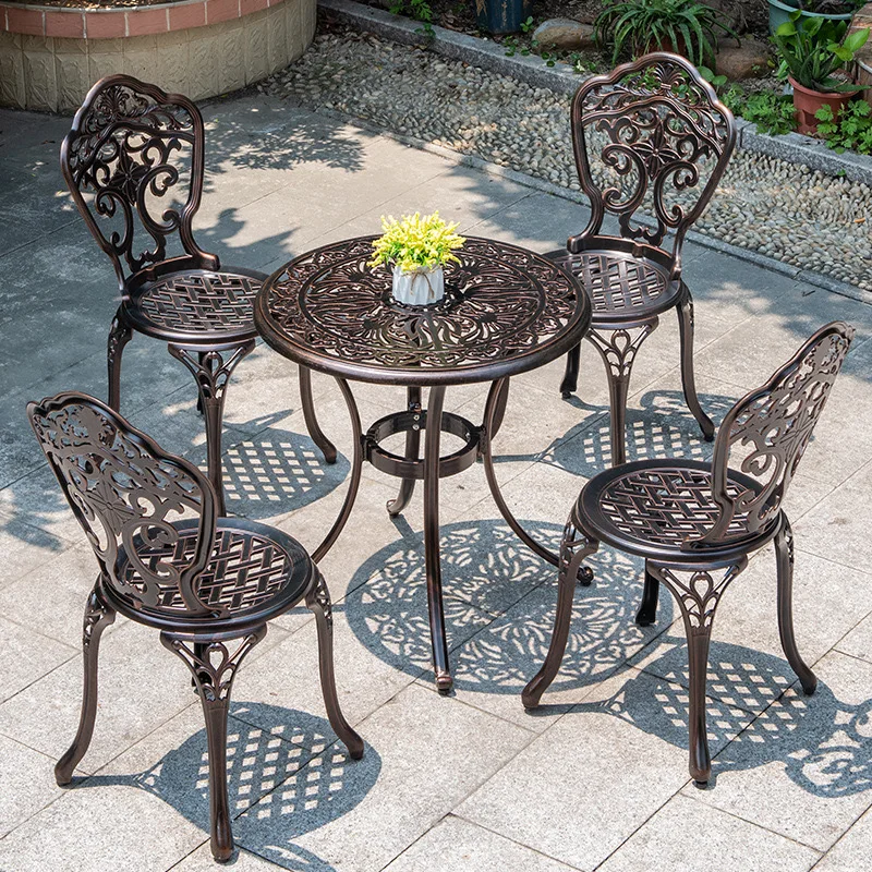 Zestaw mebli ogrodowych w stylu europejskim, aluminiowe krzesła i stół do użytku na zewnątrz, idealne do ogrodu, na patio lub na taras.