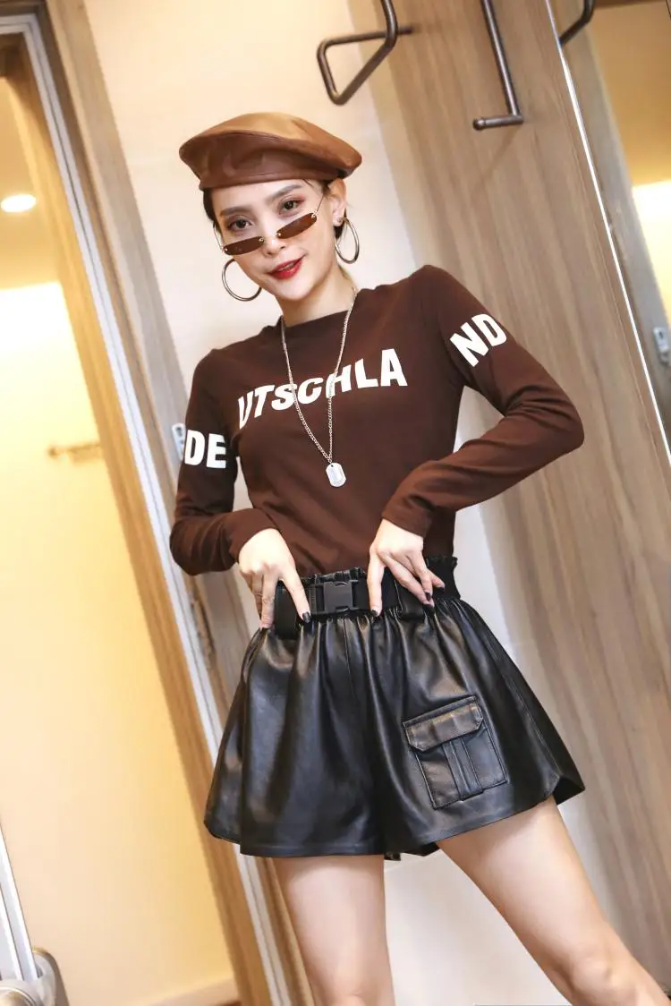 

YR!Free shipping.Wholesales.women quality soft sheepskin shorts.black fashion leather shorts.loose casual short pants.