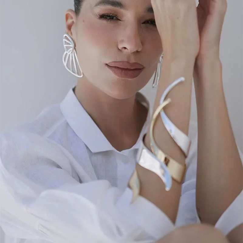 Fashion Irregular Metal Twisted Long Drop Earrings Bracelet for Women Trending Geometric Gold Color Waves Earrings Jewelry