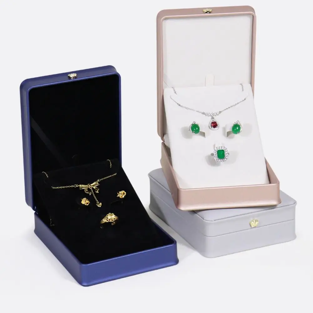 الحد الأدنى بو الجلود والمجوهرات صندوق تخزين تاج حافة مستديرة قلادة قلادة المنظم أقراط حلقة عرض القضية للنساء