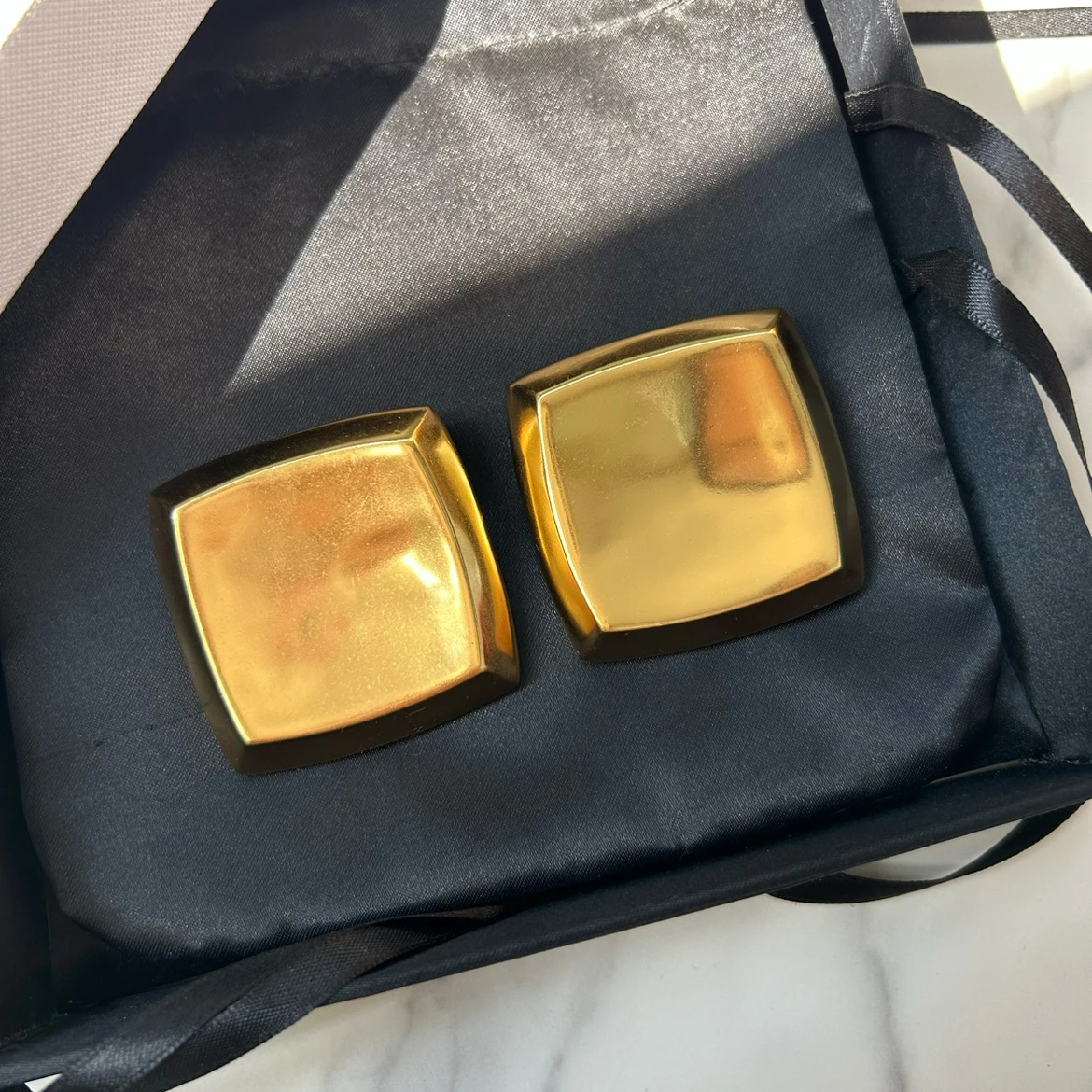 

2025 Fashion Brand Designer Earrings Brass Plated Gold Geometric Square Ear Clip Women Top Quality Luxury Jewelry Trend