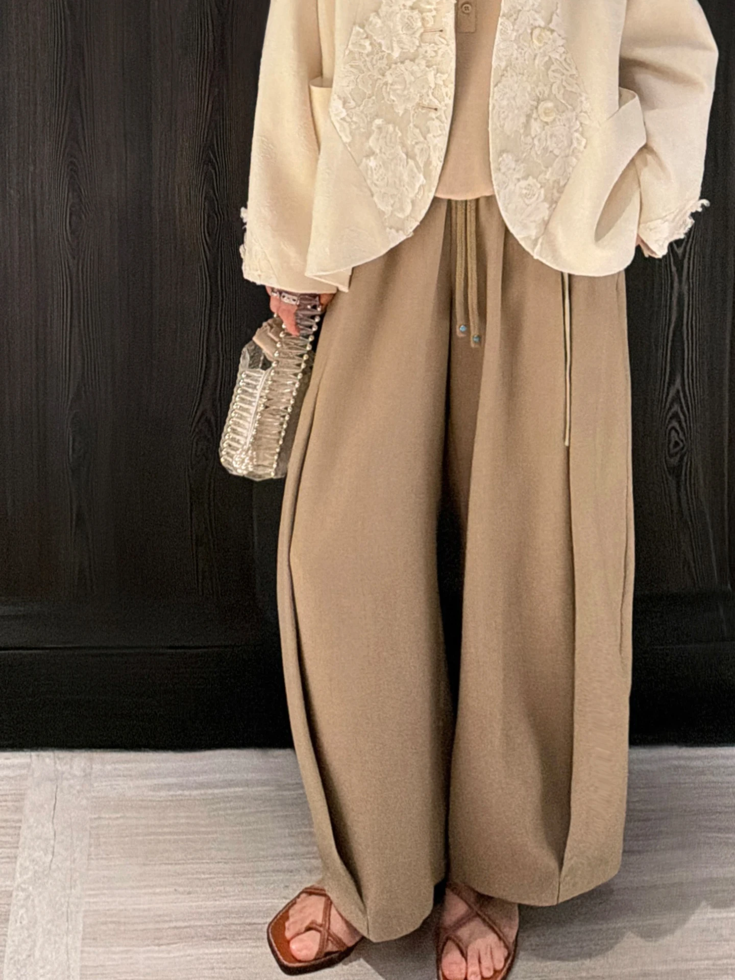 

Khaki Color Pleated Loose Feel Folded Wide Leg Pants High Waist Straight Tube Pants Daily Wear Comfortable Casual Trousers