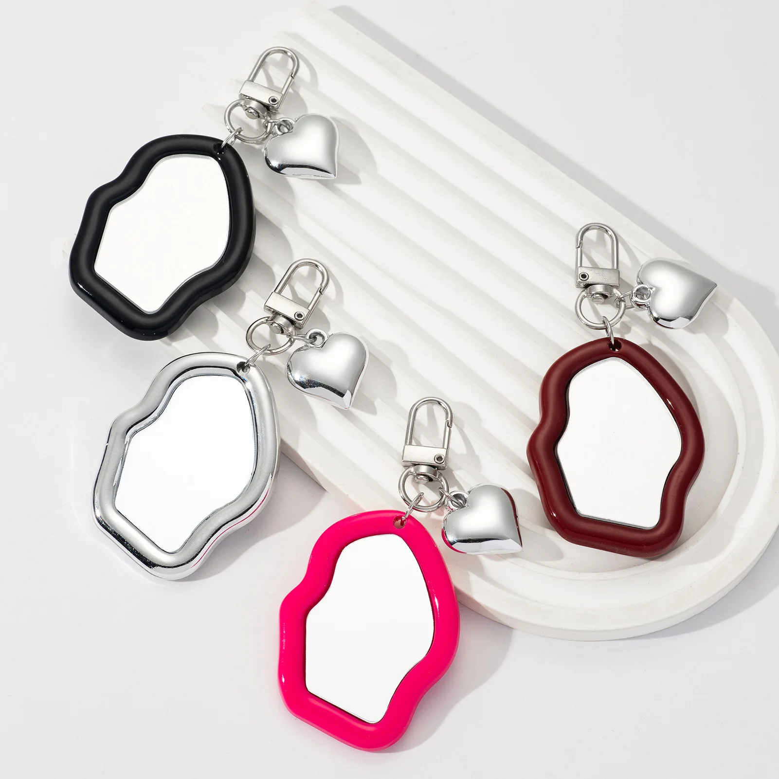 Women Keychain with Mirror Decor Easy to Carry Car Keychain Accessories Suitable for Modern Home Decor