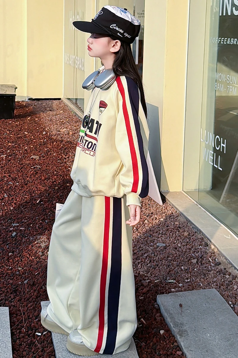 Kinderkleidung Mädchen-Anzug im Rennstil Zweiteiliges Set Buchstabendruck-Sweatshirt und Weite Hose Lässiger Streetwear-Trainingsanzug – Detail 3