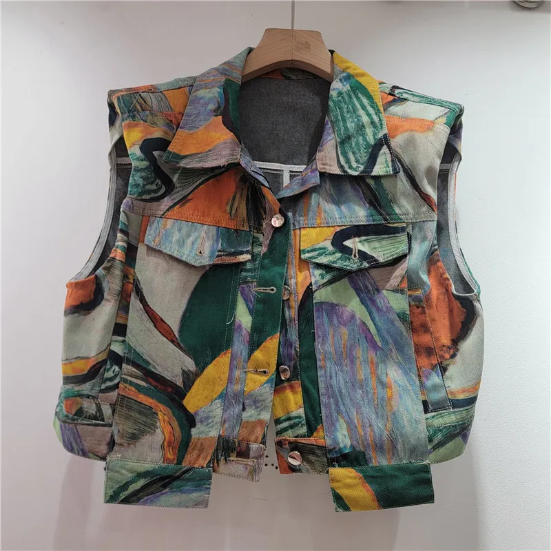 

Artsy Denim Set. An oil-print vest & A-line shorts for a chic, slimming 2025 look.