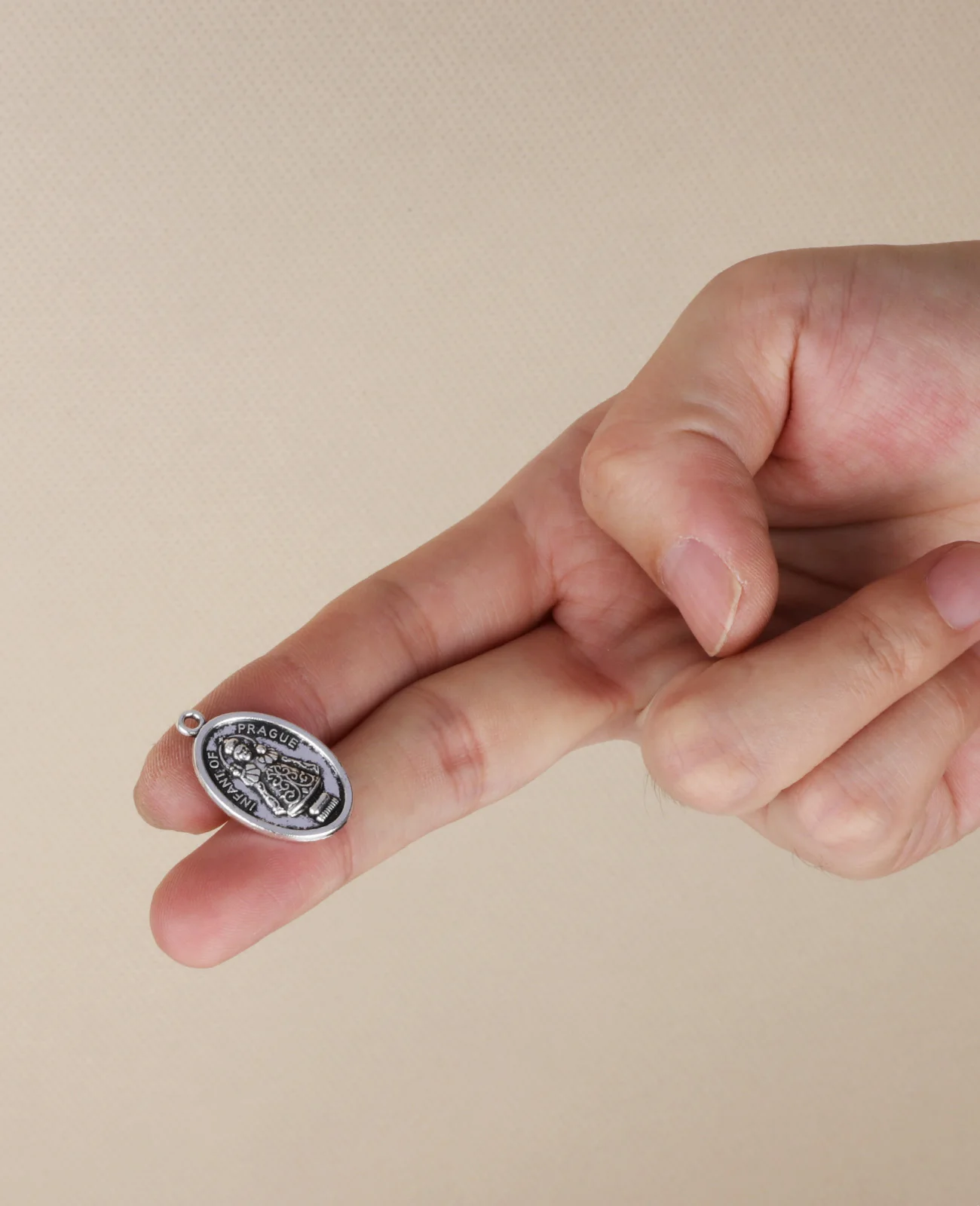 Cottvott 20 قطعة/الوحدة الكاثوليكية القديس الرضع براغ القلب المقدس يسوع ميدالية البيضاوي قلادة DIY بها بنفسك المجوهرات الدينية الحرفية صنع