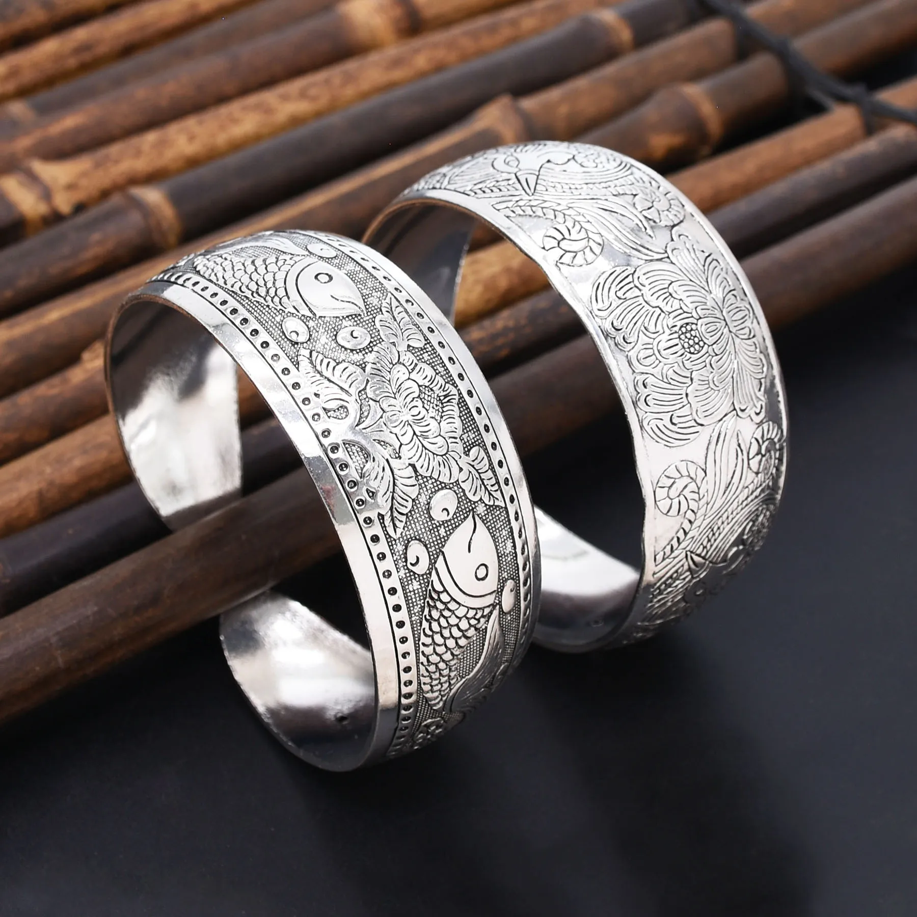 2.5Cm Wide Vintage Silvery Alloy Carving Animal Flower Pattern Bracelet Indian Nepal Tibetan Women's Open Bangle Jewelry Gift