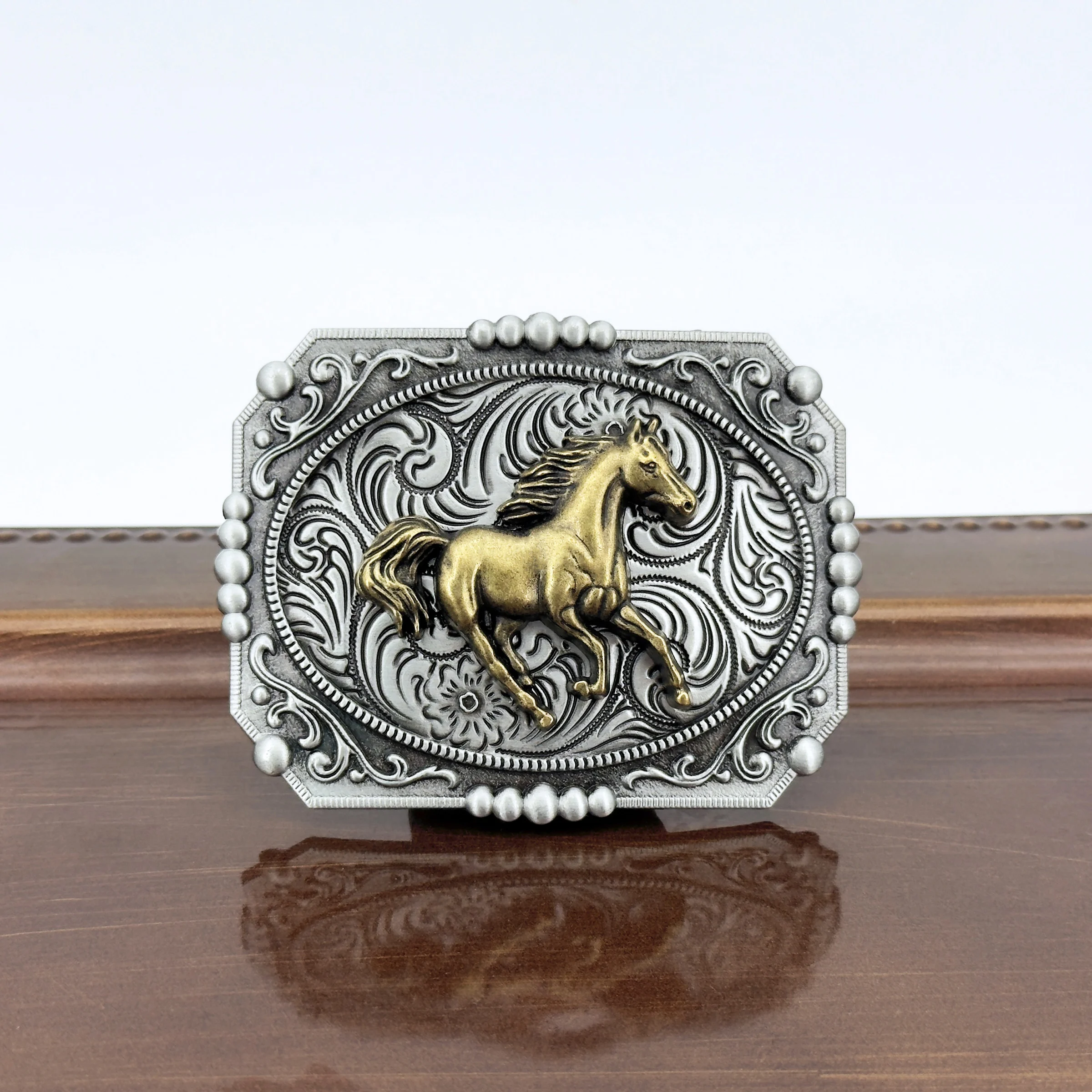 1PC Cowboy occidentale retrò antico cavallo dorato modello inciso moda versatile fibbia per cintura accessori da uomo all'ingrosso