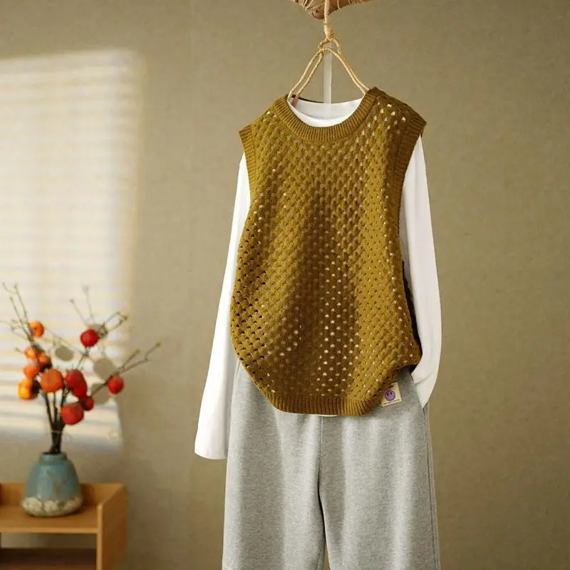 Retro hollowed out knitted vest for women in spring autumn new season western-style loose fit sleeveless sweater vest camisole