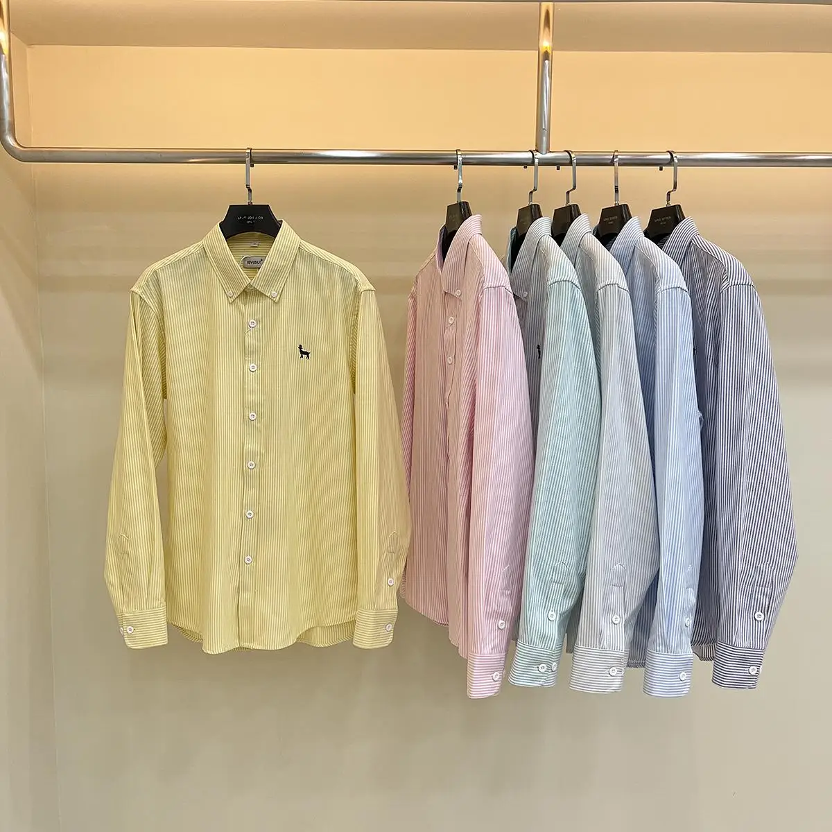 

Ox Fabric Long Sve irt Men's Faion arp Collar Vertical Stripes Classic Fit Spring Season Stand Thin