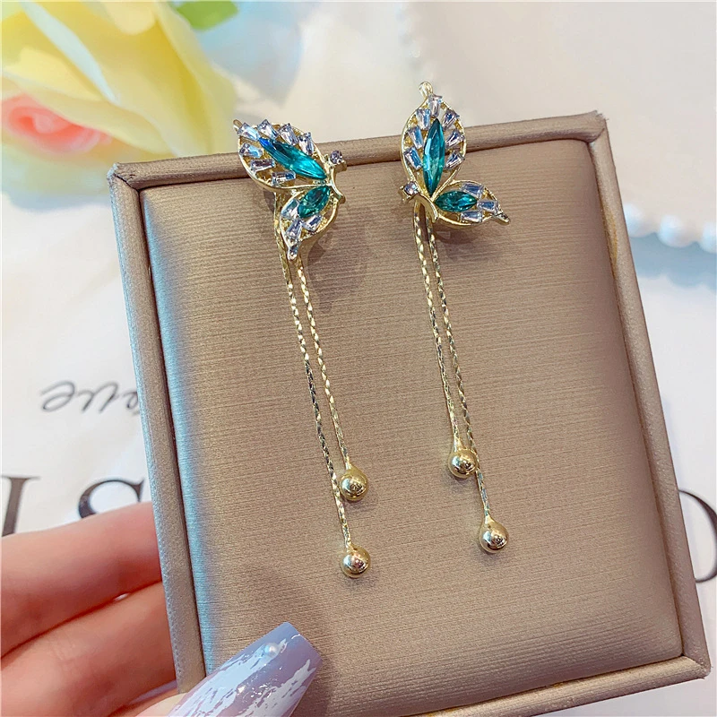 

Hollow Butterfly Tassel Pendant Stud Earrings for Women New Fashion Elegant Temperament Personalized Girls Party Jewelry Gift