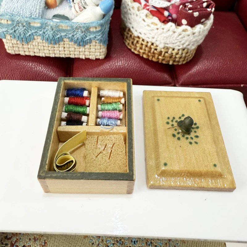 صندوق خياطة عتيق بمقياس 1:12 لبيت الدمى مع غطاء، ملحق أثاث ديكور نموذج بيت الألعاب #5