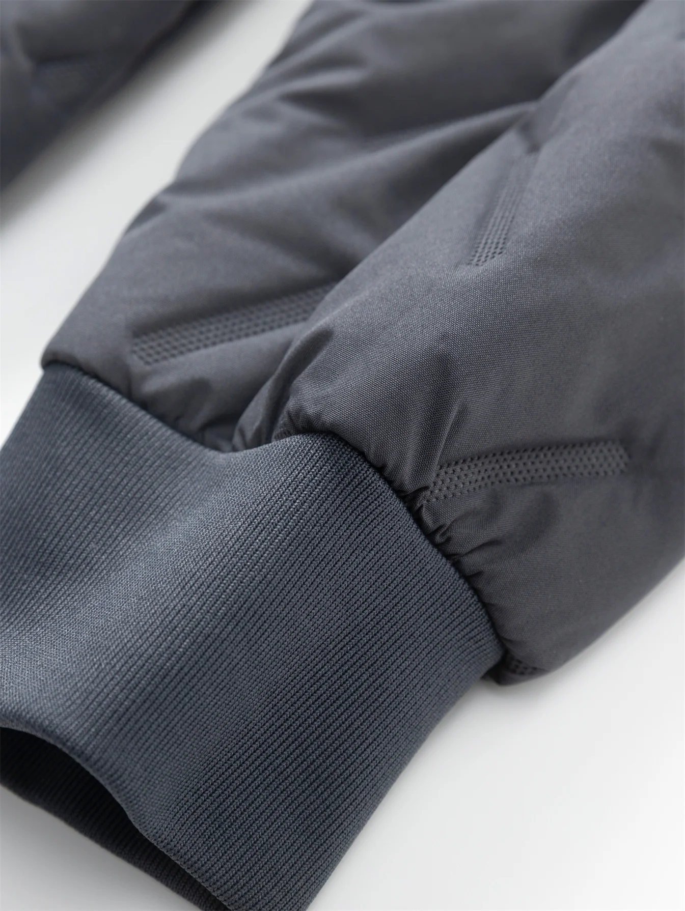 Winterbekleidung, Herrenmäntel, winddichte und warme Kleidung, dicke Herrenjacke mit Kapuze, Jacken für Herren, Thermomantel für Erwachsene, Herrenbekleidung für kalte Temperaturen. – Detail 15