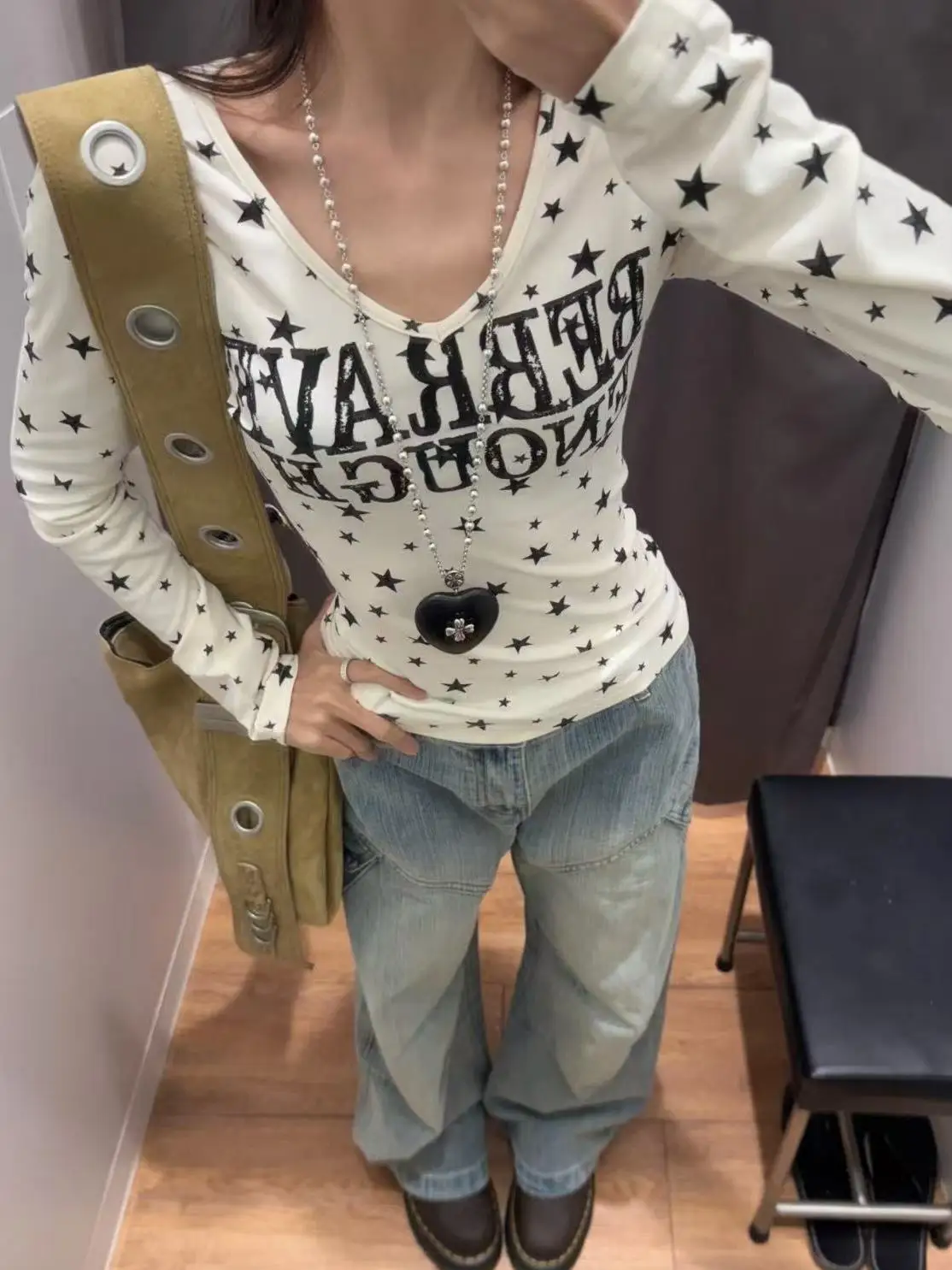 アメリカンレトロスパイシーガールシックな個性スターフルプリントデザイン長袖Tシャツ秋の新作VネックアウターY2kトップ