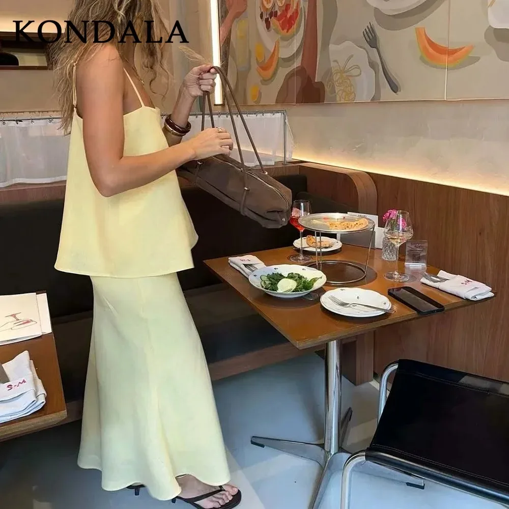 ชุดสตรีแฟชั่นสตรีทแวร์สีเหลืองเนย KONDALA 2025 คอลเลคชั่นฤดูใบไม้ผลิ/ฤดูร้อน ดีไซน์จับจีบ คอเฉียง แขนกุด เสื้อทรงตรง กระโปรงทรงตรง