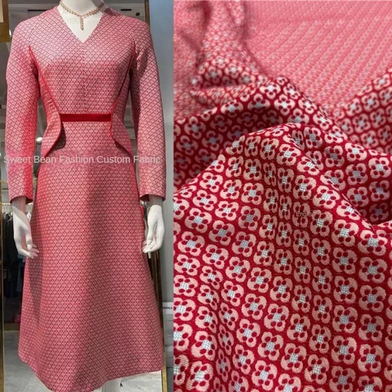 

Красная парча, жаккардовая ткань, металлическая проволока, окрашенная пряжа, платье, пальто, одежда, ткань для шитья одежды, материал полиэстера по метрам