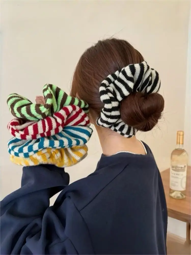 Bunte gestreifte Pferdeschwanz-Strickhaargummis für Frauen und Mädchen – Detail 1