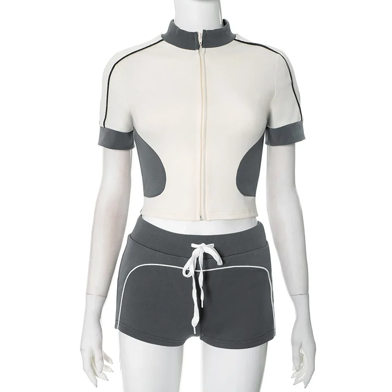 طقم نسائي صيفي موديل 2025 بقصة ضيقة وألوان جذابة وأكمام قصيرة وسروال قصير رياضي متطابق