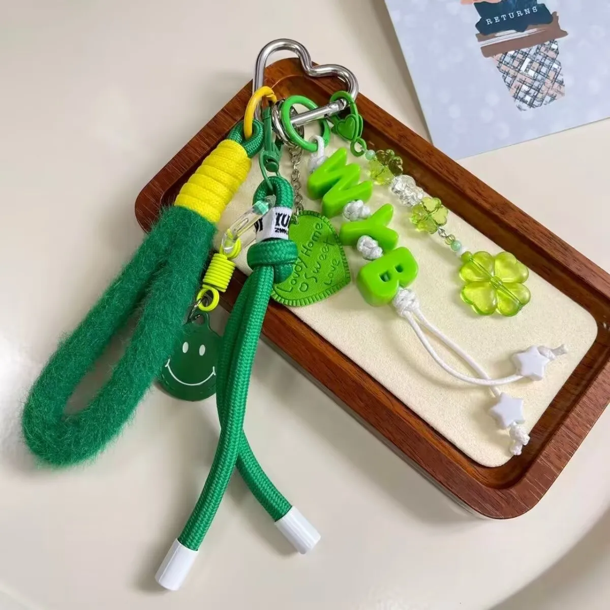 

Подвеска-сумка Wang Yibo на тему звезды имеет цветную блокирую, персонализированный брелок и украшение на ремешке.