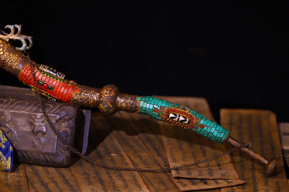 20 "المعابد النيبالية القديمة القديمة البرونزية رسمت فسيفساء جوهرة gZi الخرز الفيروز رأس التنين كانغلينغ بوذا القرن تاون هاوس