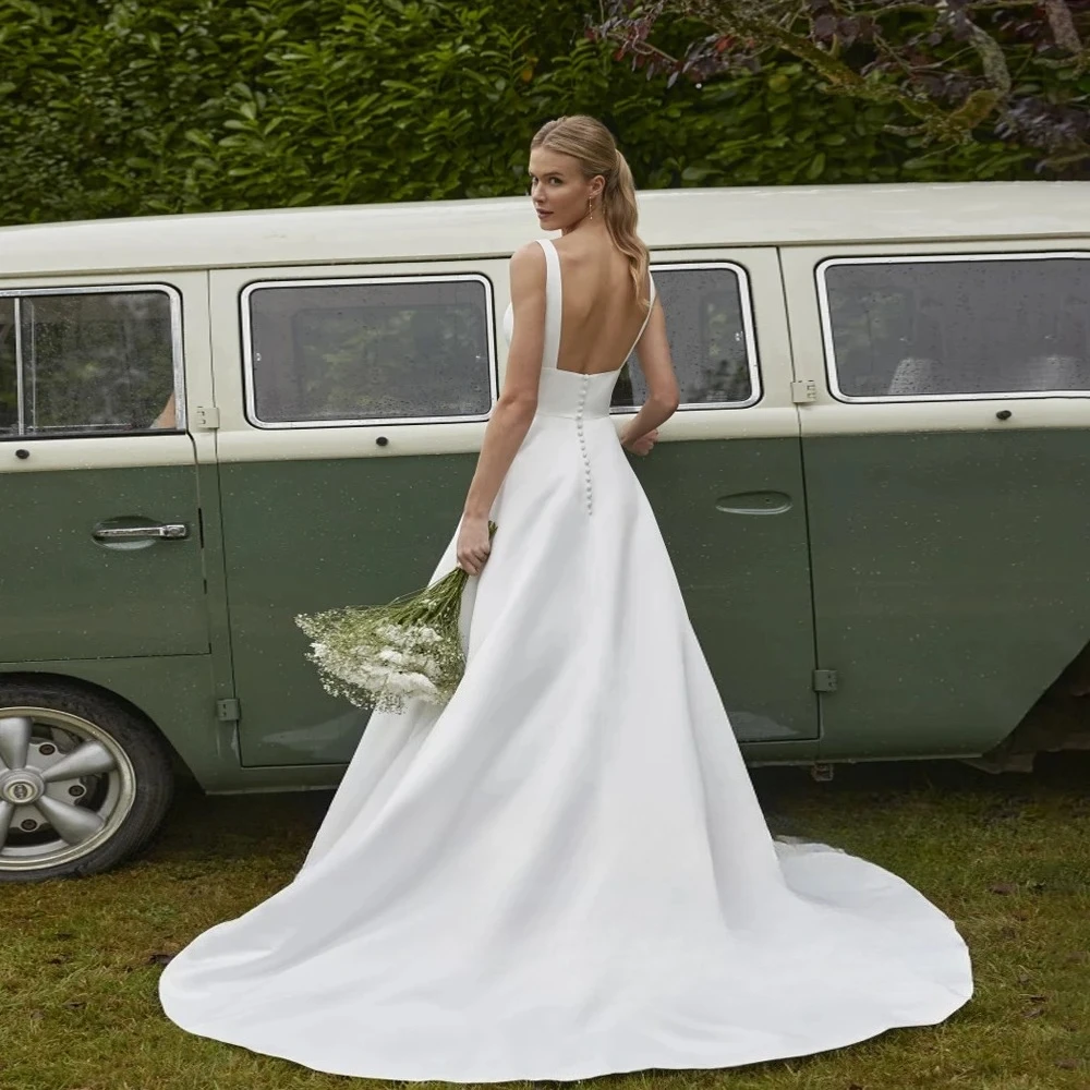 Customized Elegant Square Collar Spaghetti Straps Open Back A-Line floor length Wedding Dresses white satin 2026 new Bride Gowns