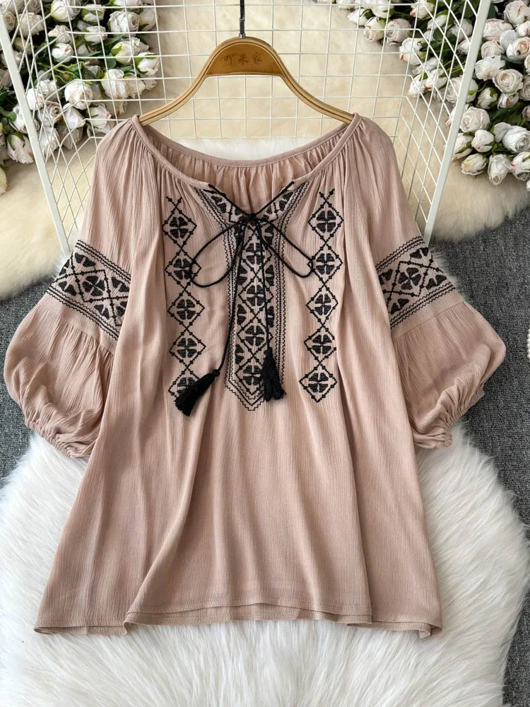 Women's Autumn Blouse Vintage Ethnic Style Top Embroidered Travel Long Sleeved Shirt Cotton and Linen Top 2024 New Item BL033