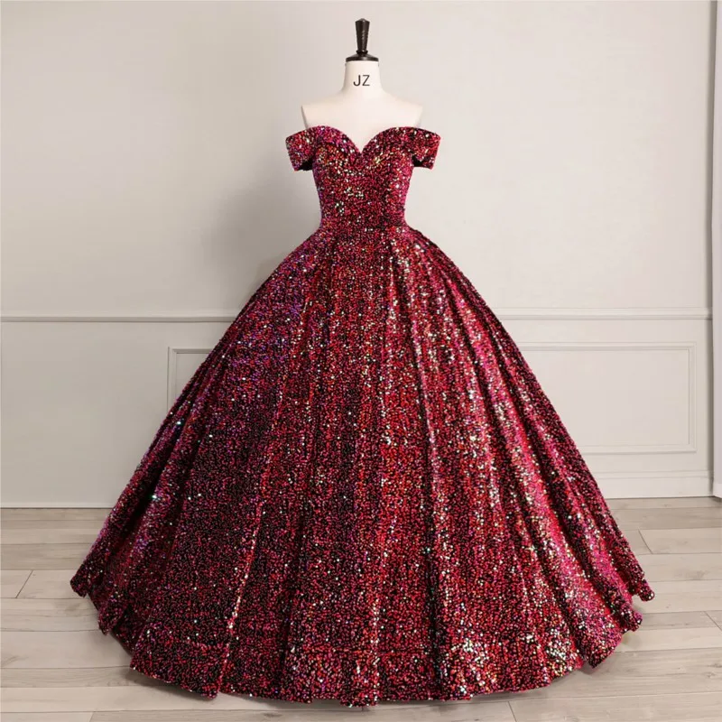 Olśniewająca czerwona, puszysta sukienka do występów artystycznych na toastach.