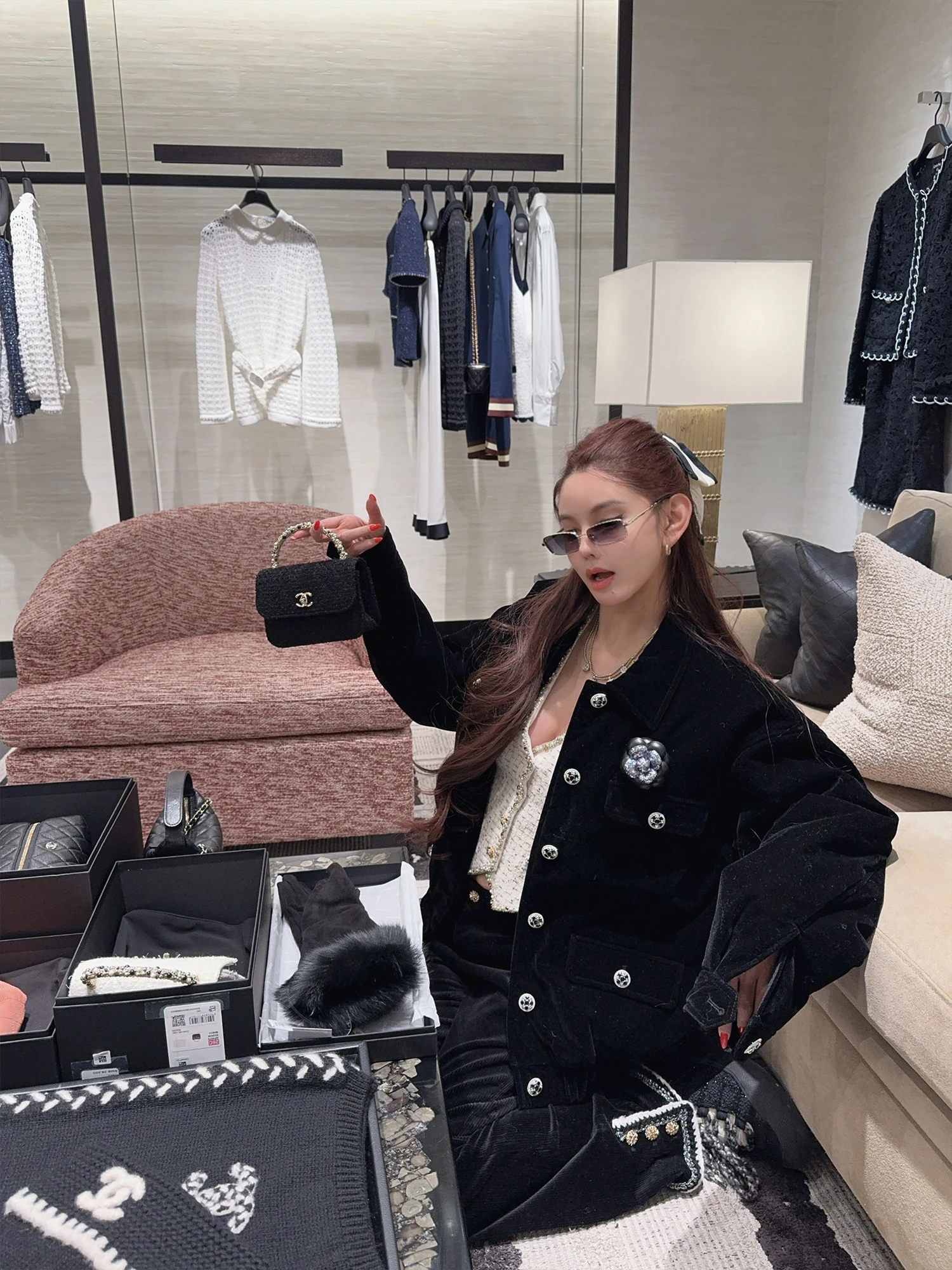 

Женская зимняя утепленная куртка из черного бархатного хлопка, свободного кроя, с эффектом стройности, в стиле ретро, с высококачественной отделкой пуговицами