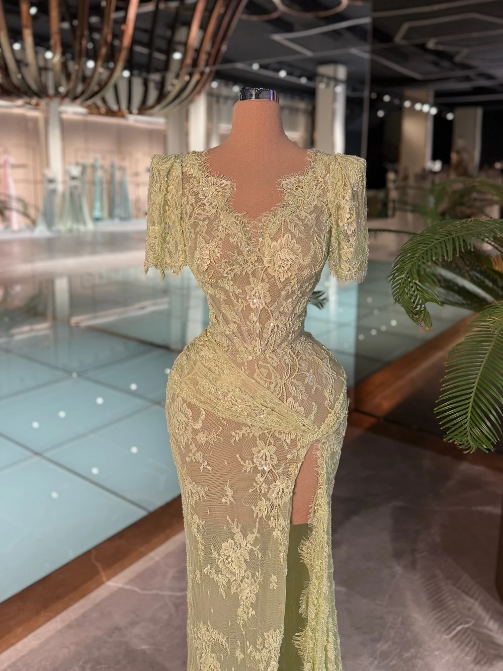 Vestido de noche Formal de manga corta, exquisito vestido de noche de encaje de corte A, vestido de fiesta hasta el suelo con abertura lateral Sexy