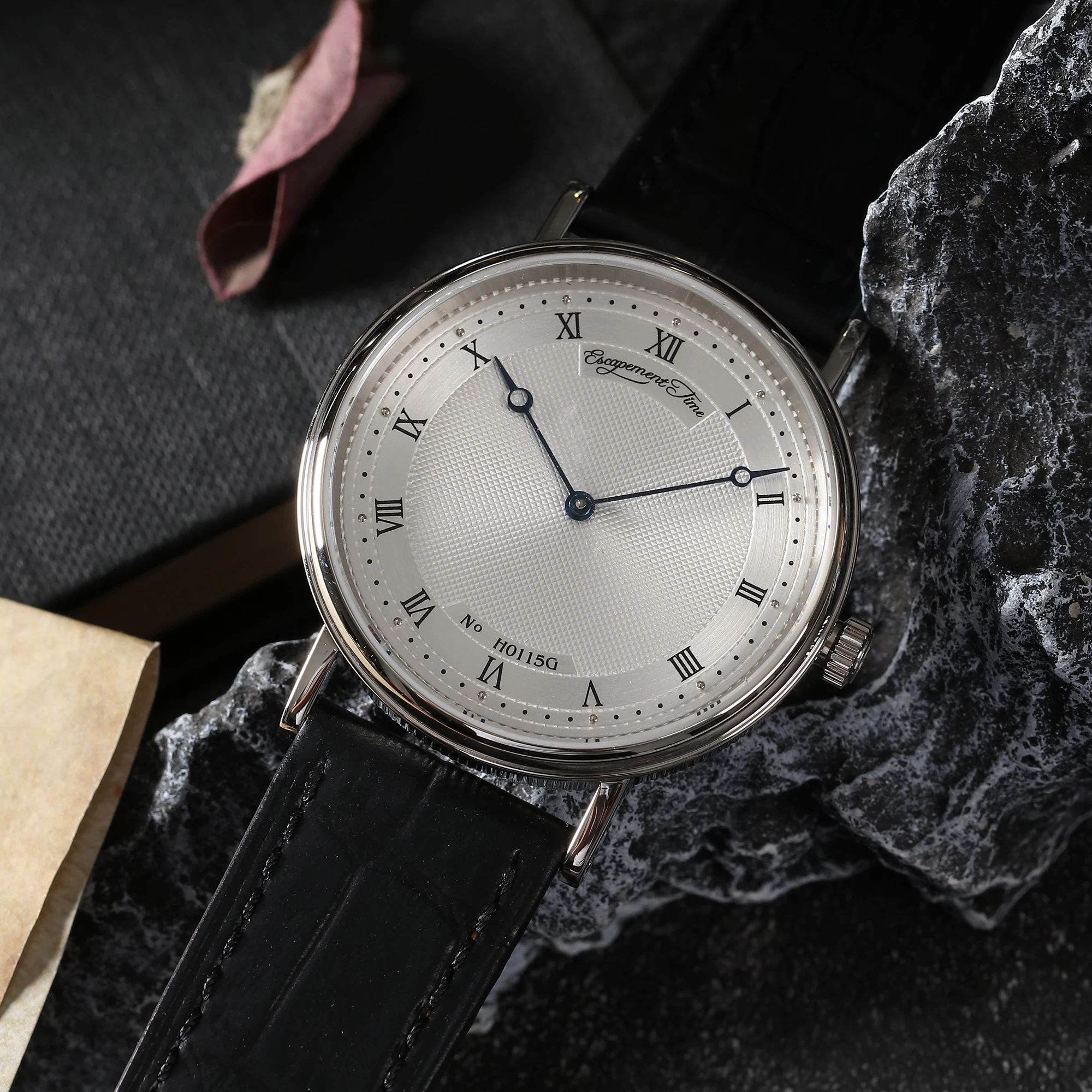 【Escapement Time】 Quarzwerkuhr, 38,5 mm Gehäuse, wasserdicht, 50 m, blauer Hand zur Wärmebehandlung – Detail 2