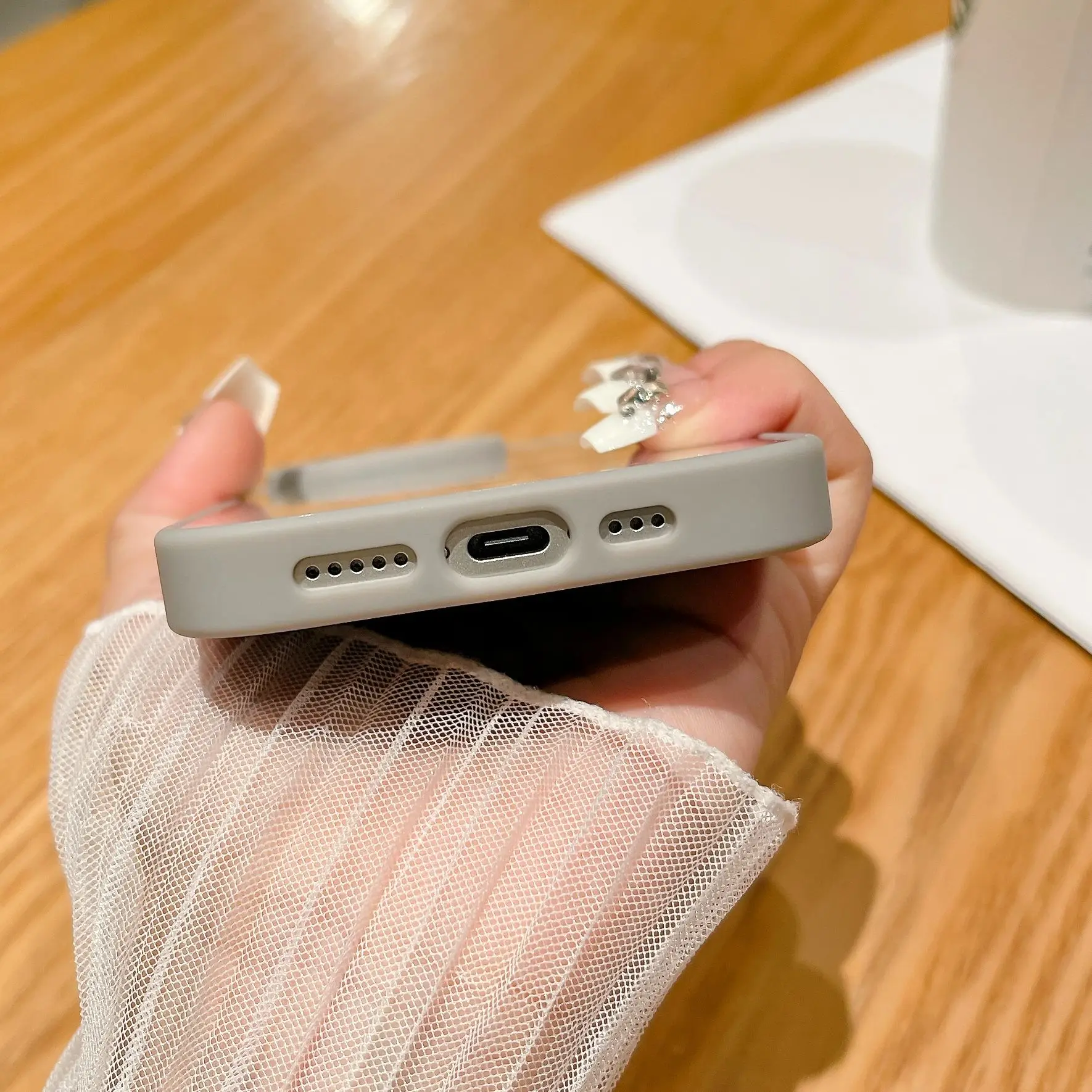 حافظة لهاتف Magsafe شحن لاسلكي مغناطيسي لهاتف آيفون 16E 16 15 14 13 12 Mini 11 Pro Max Plus غطاء شفاف من الأكريليك الصلب