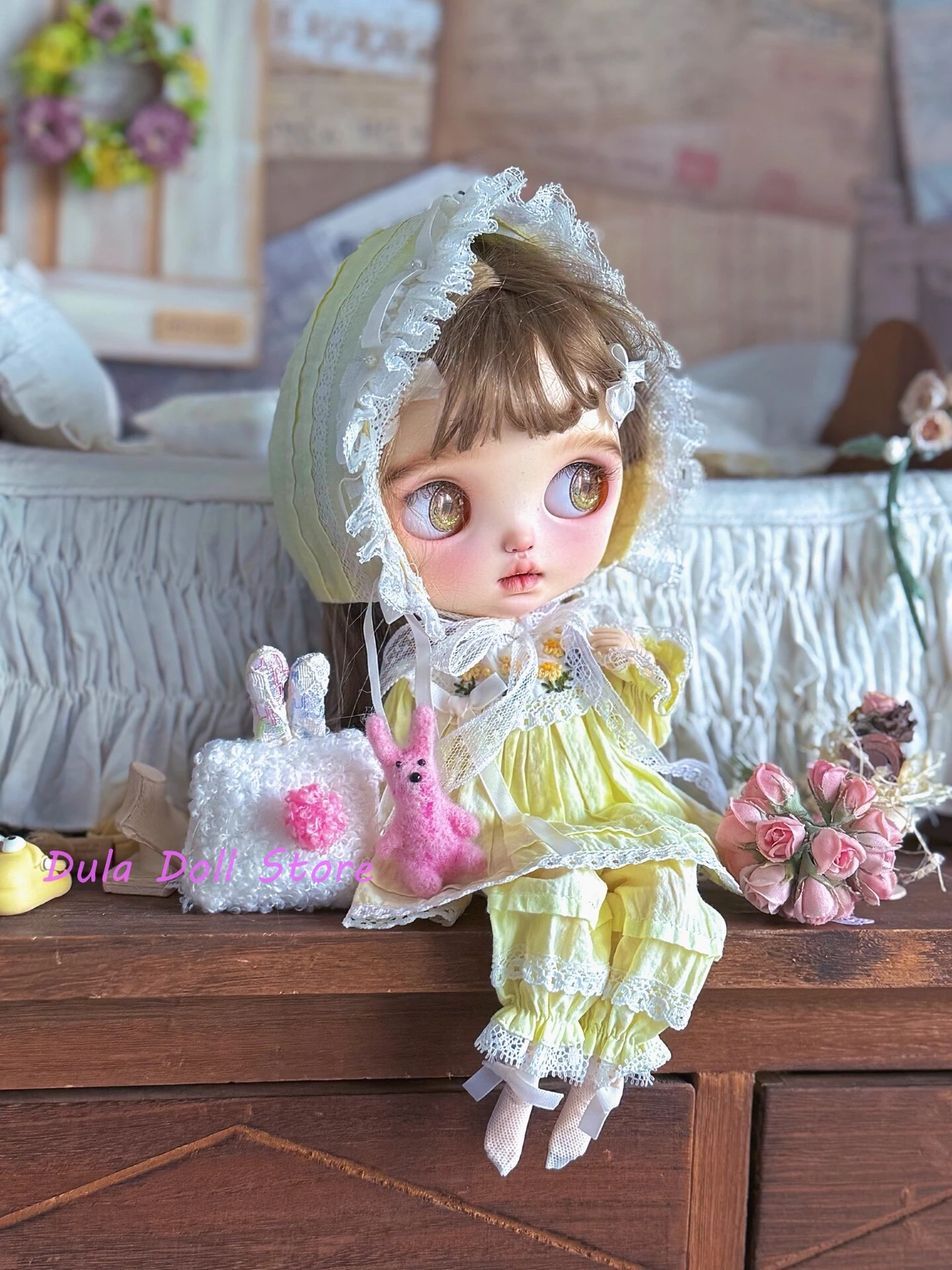 

Одежда для кукол Dula Doll: пижама с маленькими желтыми цветами + подушка-кролик для кукол Blythe, Landoudou, Landazz, ob24, ob22, Licca 1/6.