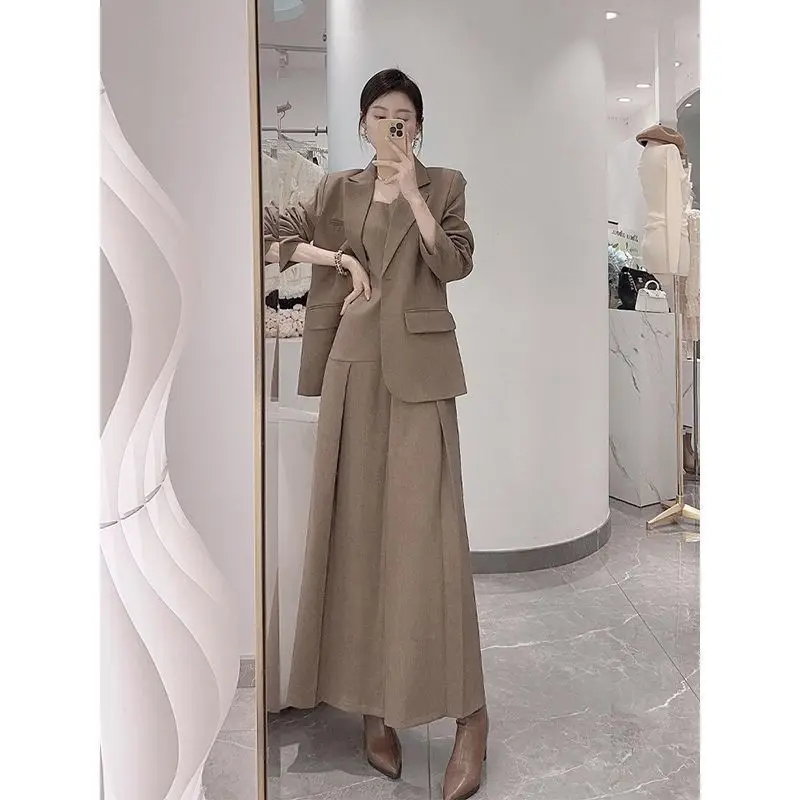 Autumn and winter Korean version of the new high-end light luxury high-end suit top+suspender dress trend