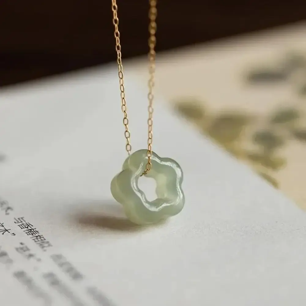 Hollow Carved Flower Shaped Pendant Necklace Chinese Style Neckchain Jade Necklace Charms Jewelry Accessories Wedding